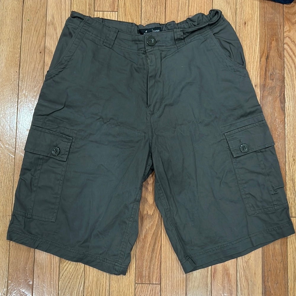 GUC Men’s Cargo Shorts size W34😊